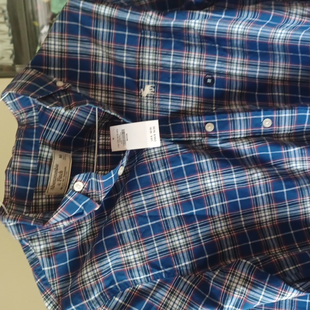 Size medium Abercrombie &Fitch new with tags button dop dress shirt.